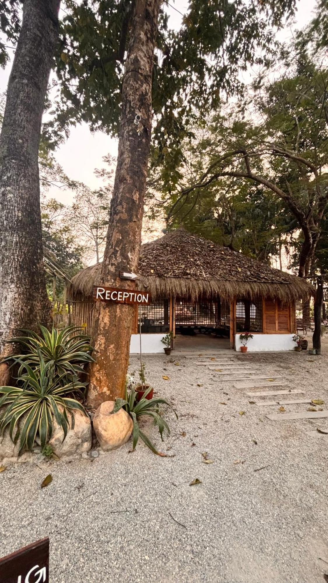 Happy Lemon Tree Lodge โซราฮา ภายนอก รูปภาพ