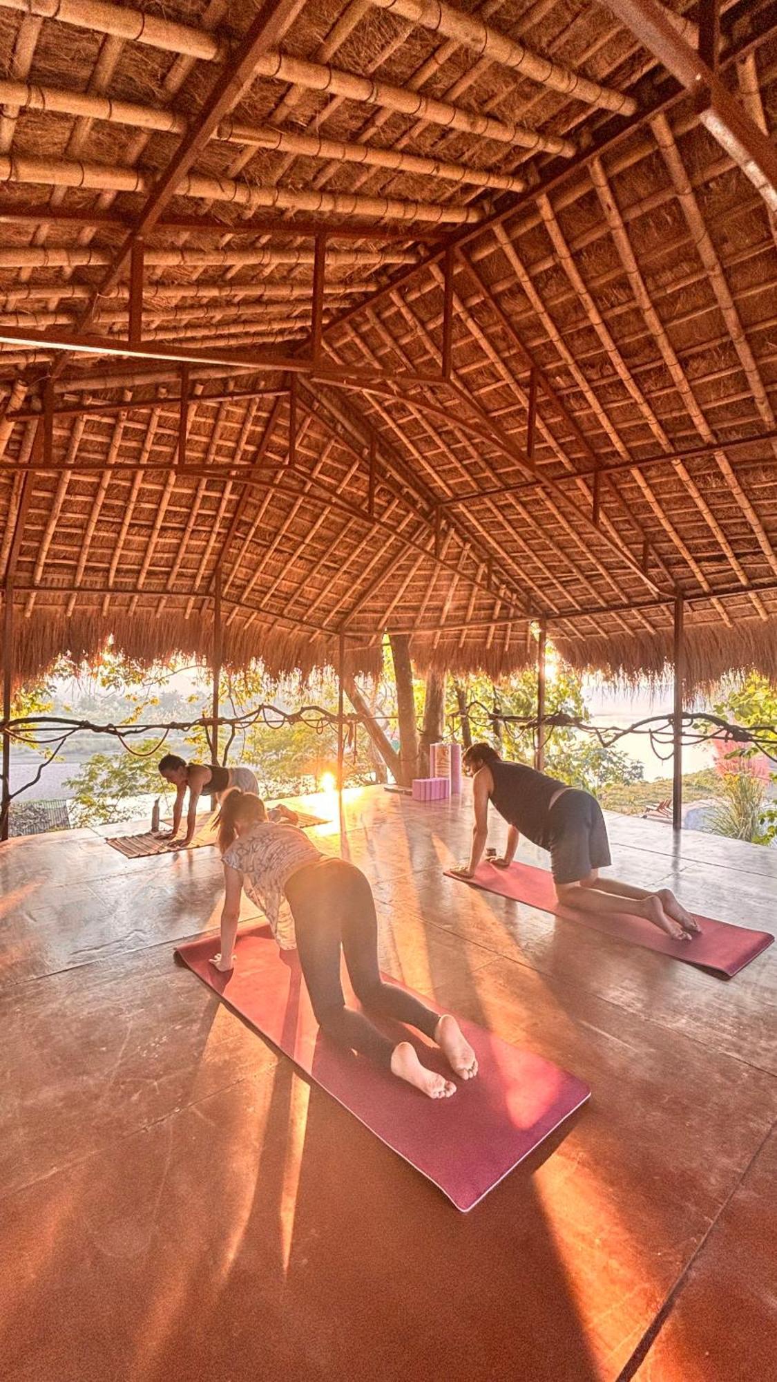 Happy Lemon Tree Lodge โซราฮา ภายนอก รูปภาพ